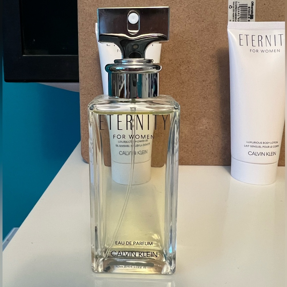 Brand new never opened Calvin Klein perfume and skin care gift set! - Picture 3 of 5